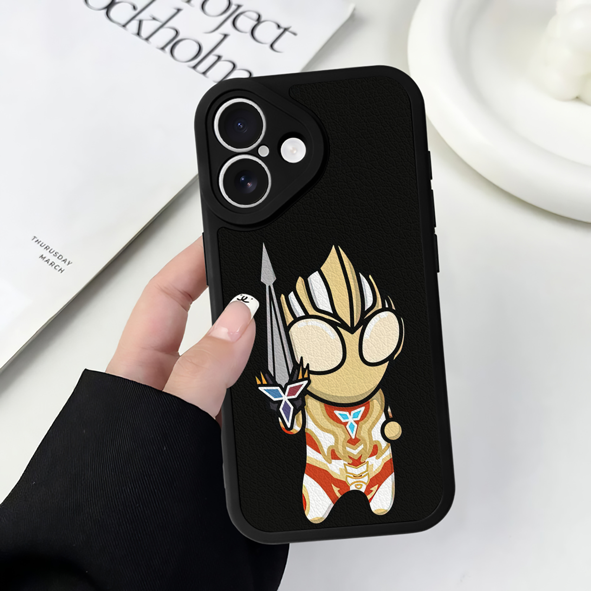 （画像用） ウルトラマン Ultraman 【iPhone 16シリーズ対応】シリコンスマホケース（レザー調） 材質：シリコン